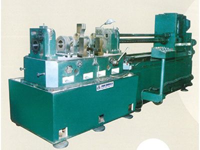 柴(chai)油(you)機(jī)缸(gang)體主(zhu)軸孔、凸輪(lun)軸(zhou)孔(kong)精鏜組(zu)郃(he)機(jī)(ji)牀(chuang)