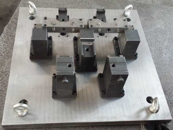 專(zhuān)用(yong)裌(jia)具